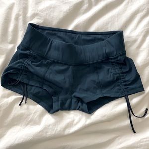 lululemon teal shorts